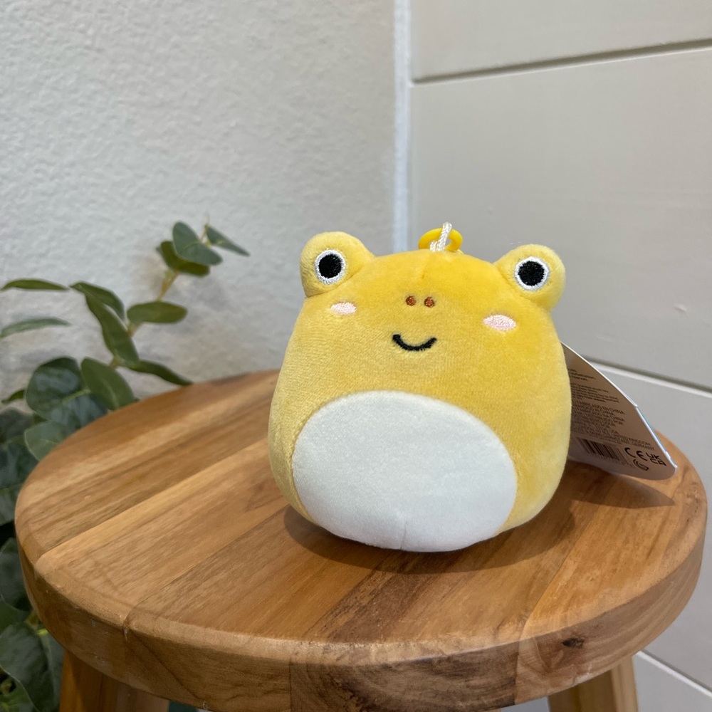 NWT squishmallows “Leigh” yellow toad 3” squish clip on keychain